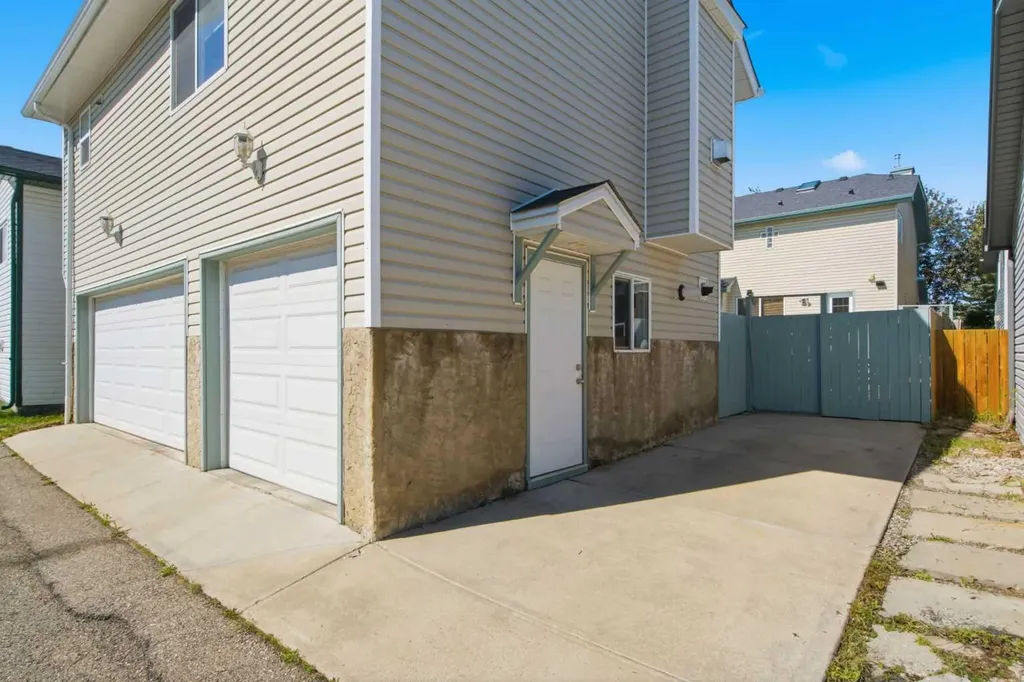 1044 Creek Springs Rise NW Airdrie AB T4B 2V5