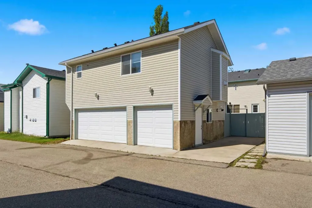 1044 Creek Springs Rise NW Airdrie AB T4B 2V5