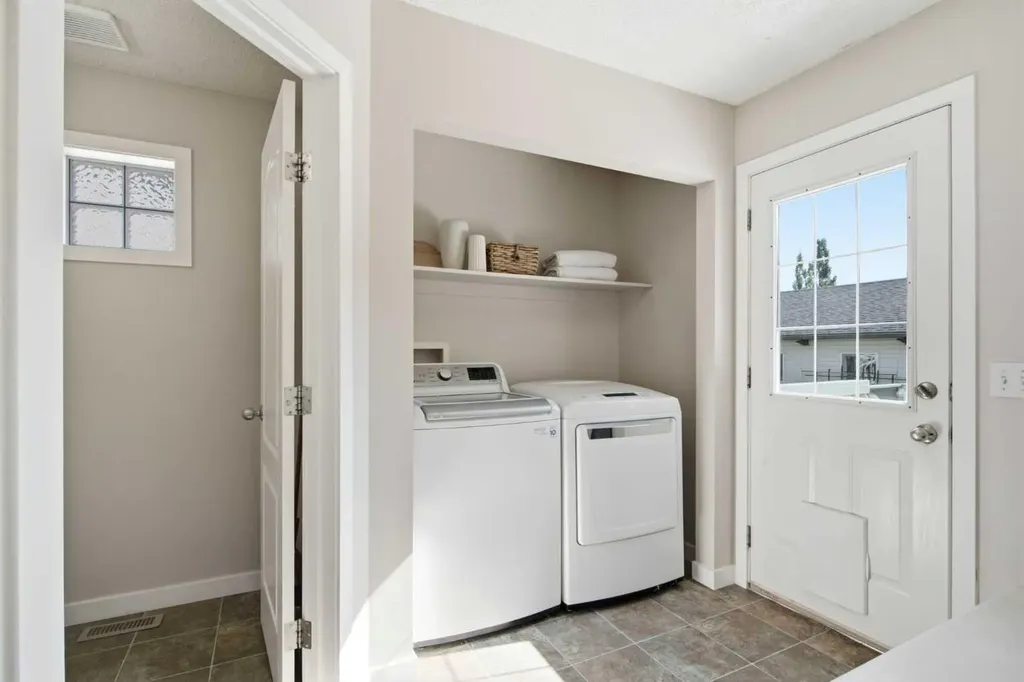 1044 Creek Springs Rise NW Airdrie AB T4B 2V5