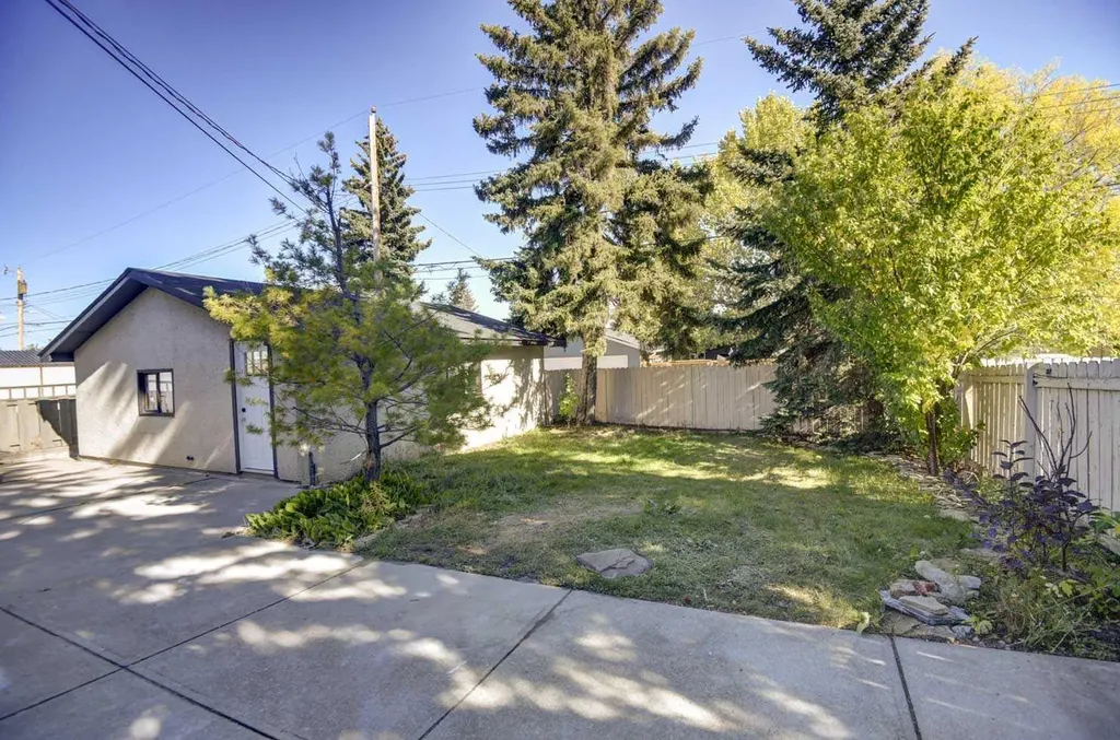 205 Allan Crescent SE Calgary AB T2J 0T3