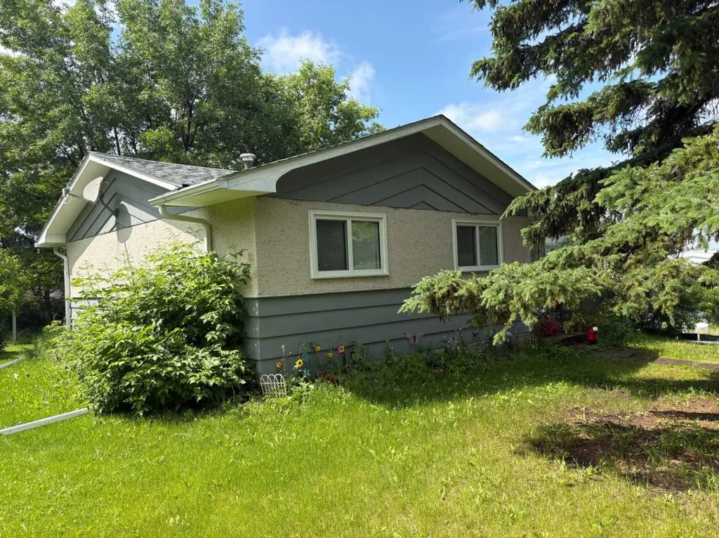 4724 52 Street Innisfree AB T0B 2G0