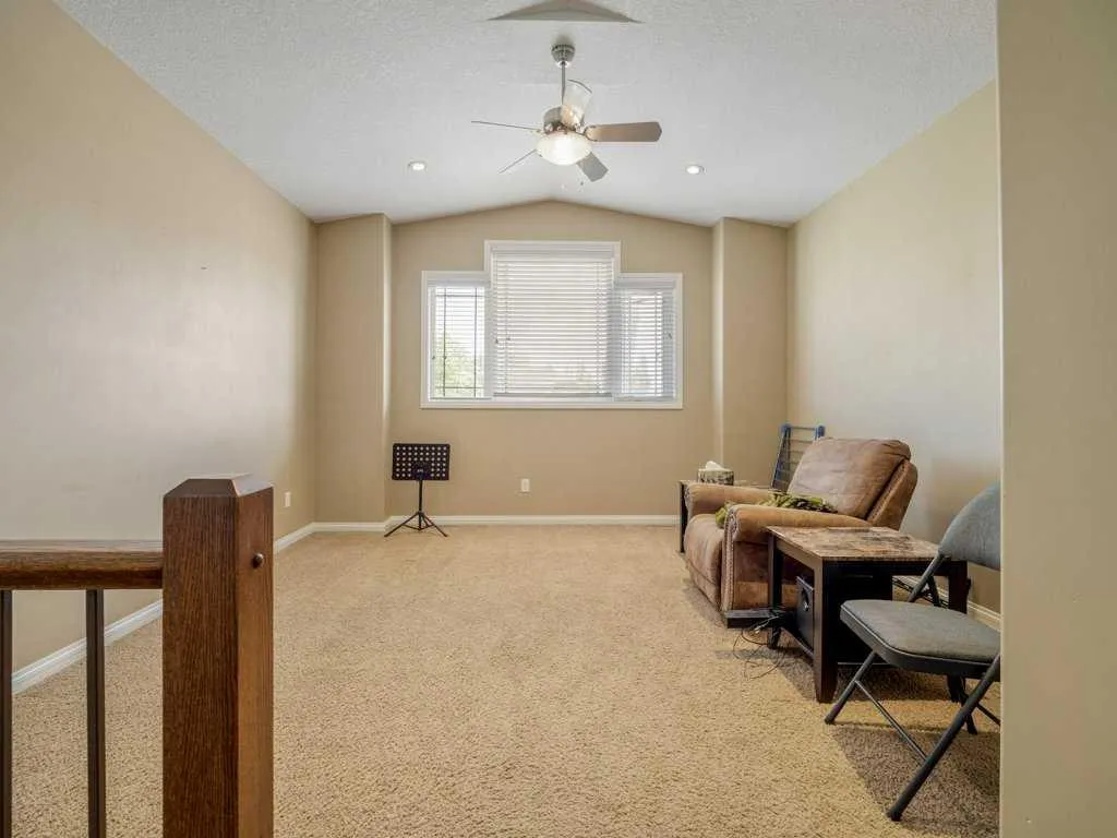 17 Coalbanks Link W Lethbridge AB T1J 4H6