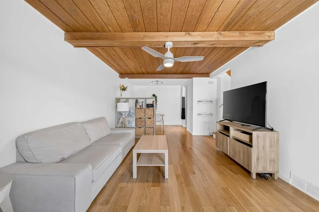 4915 45 Street SW Calgary AB T3E 3W5
