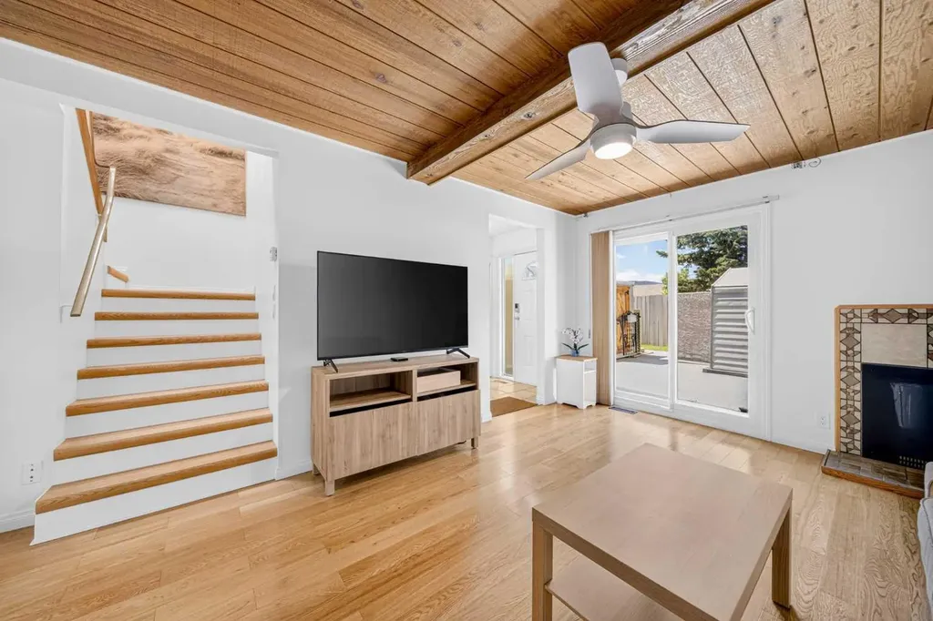 4915 45 Street SW Calgary AB T3E 3W5