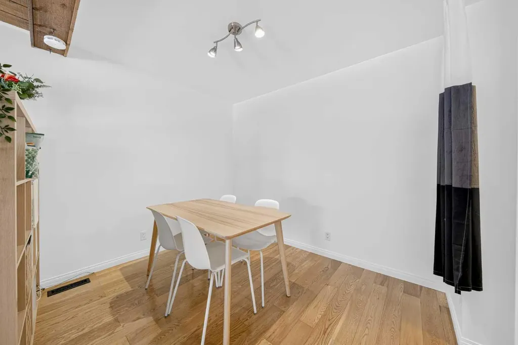 4915 45 Street SW Calgary AB T3E 3W5