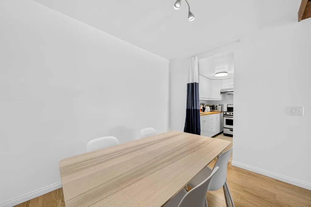 4915 45 Street SW Calgary AB T3E 3W5