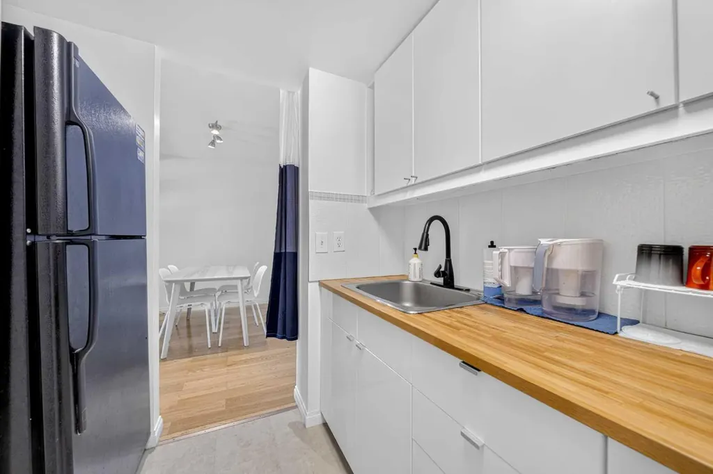 4915 45 Street SW Calgary AB T3E 3W5