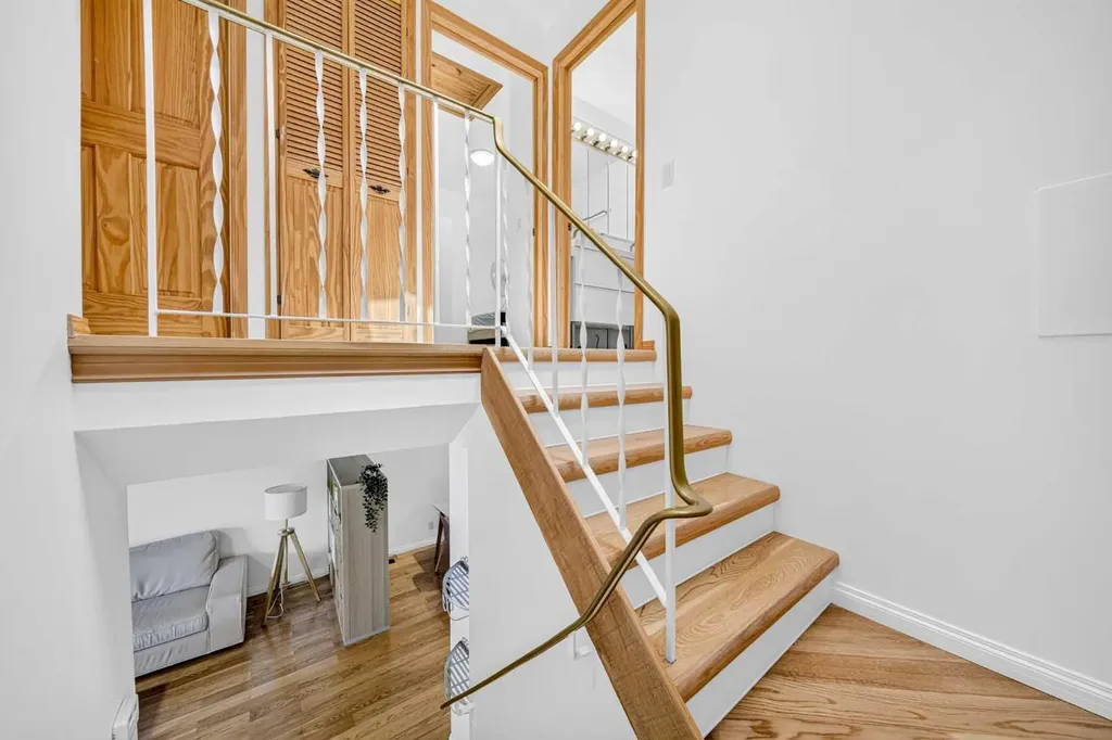 4915 45 Street SW Calgary AB T3E 3W5