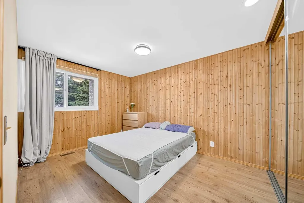 4915 45 Street SW Calgary AB T3E 3W5