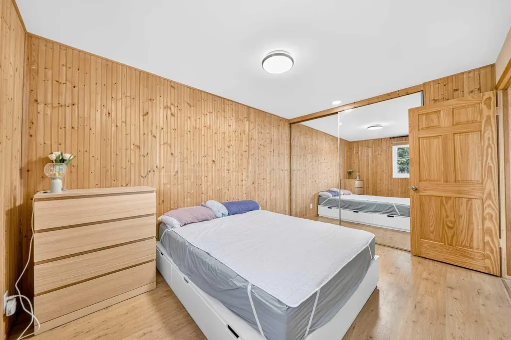 4915 45 Street SW Calgary AB T3E 3W5