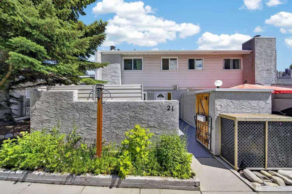 4915 45 Street SW Calgary AB T3E 3W5