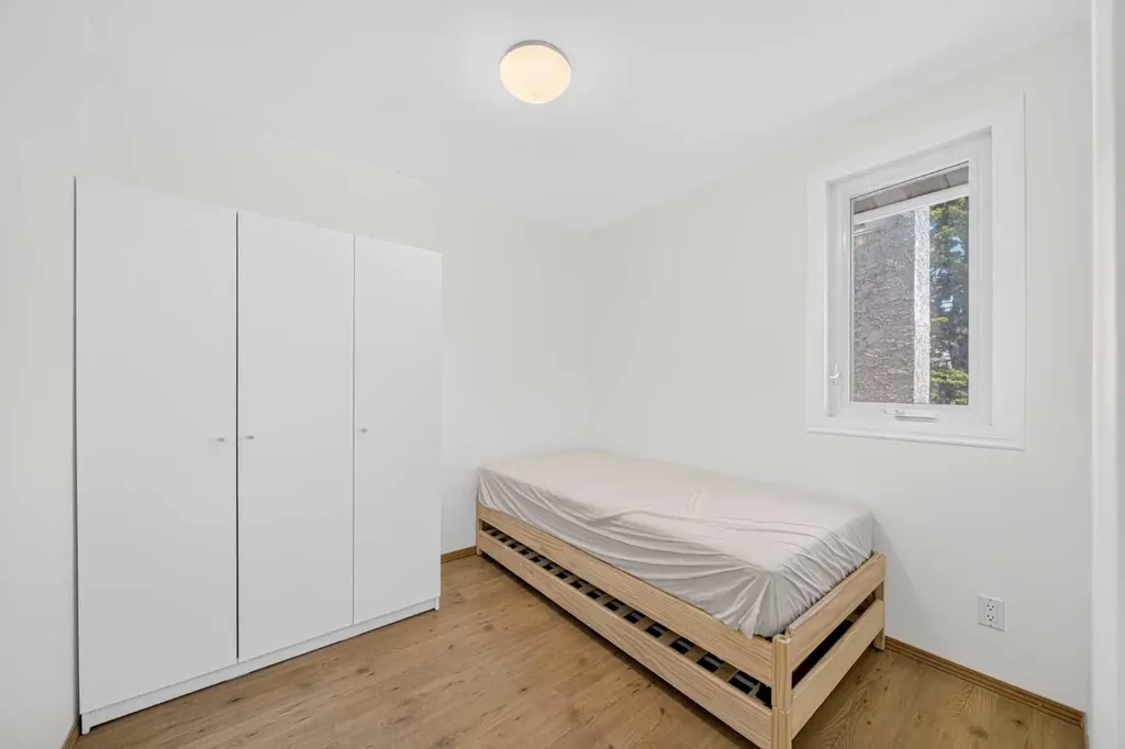 4915 45 Street SW Calgary AB T3E 3W5