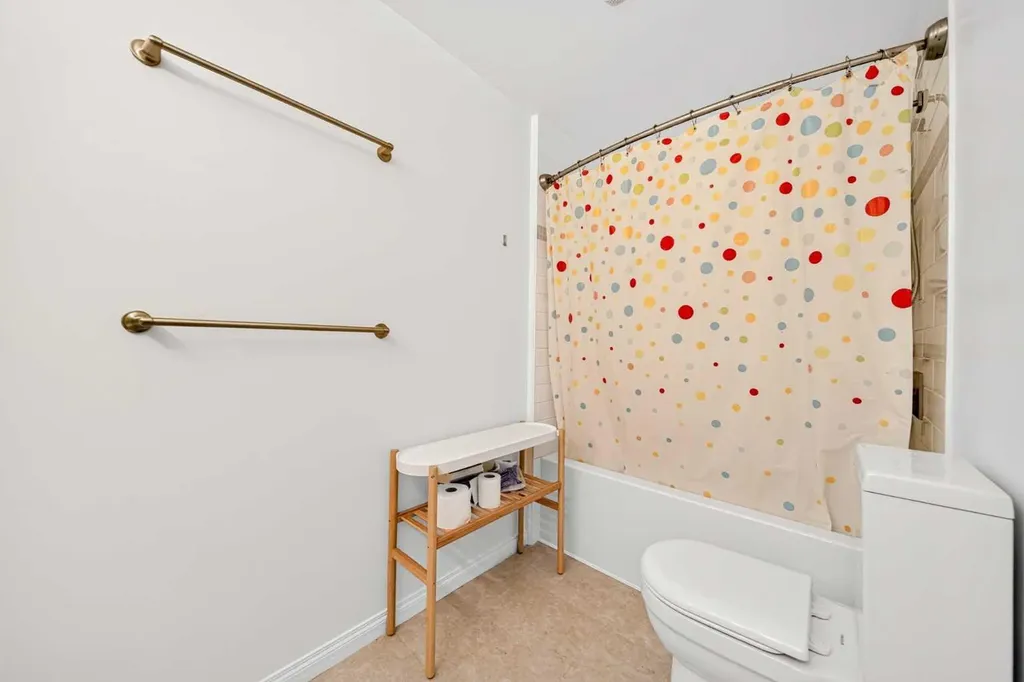 4915 45 Street SW Calgary AB T3E 3W5