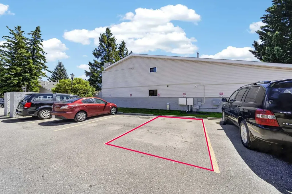 4915 45 Street SW Calgary AB T3E 3W5