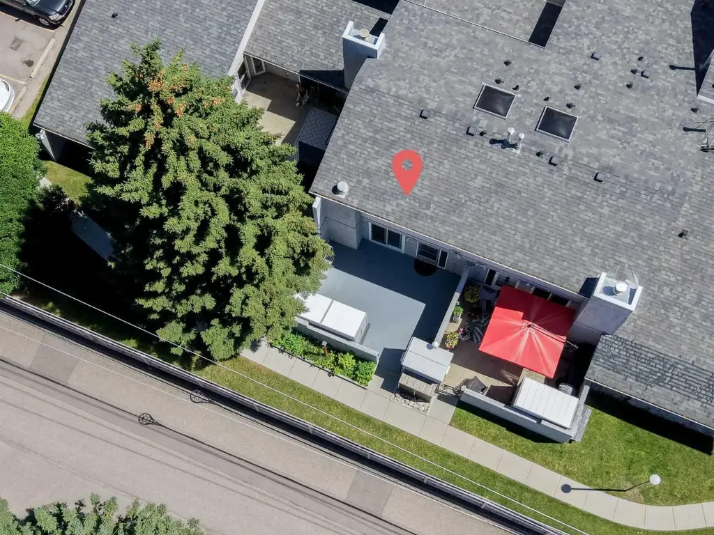 4915 45 Street SW Calgary AB T3E 3W5