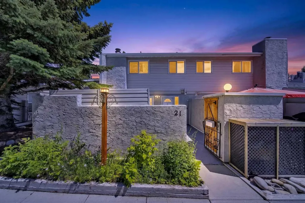 4915 45 Street SW Calgary AB T3E 3W5
