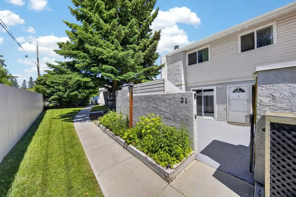 4915 45 Street SW Calgary AB T3E 3W5