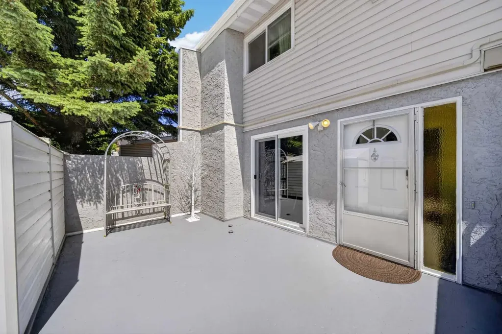 4915 45 Street SW Calgary AB T3E 3W5