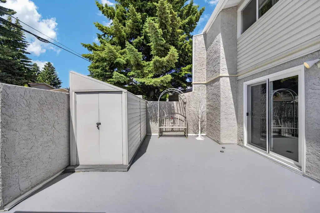 4915 45 Street SW Calgary AB T3E 3W5