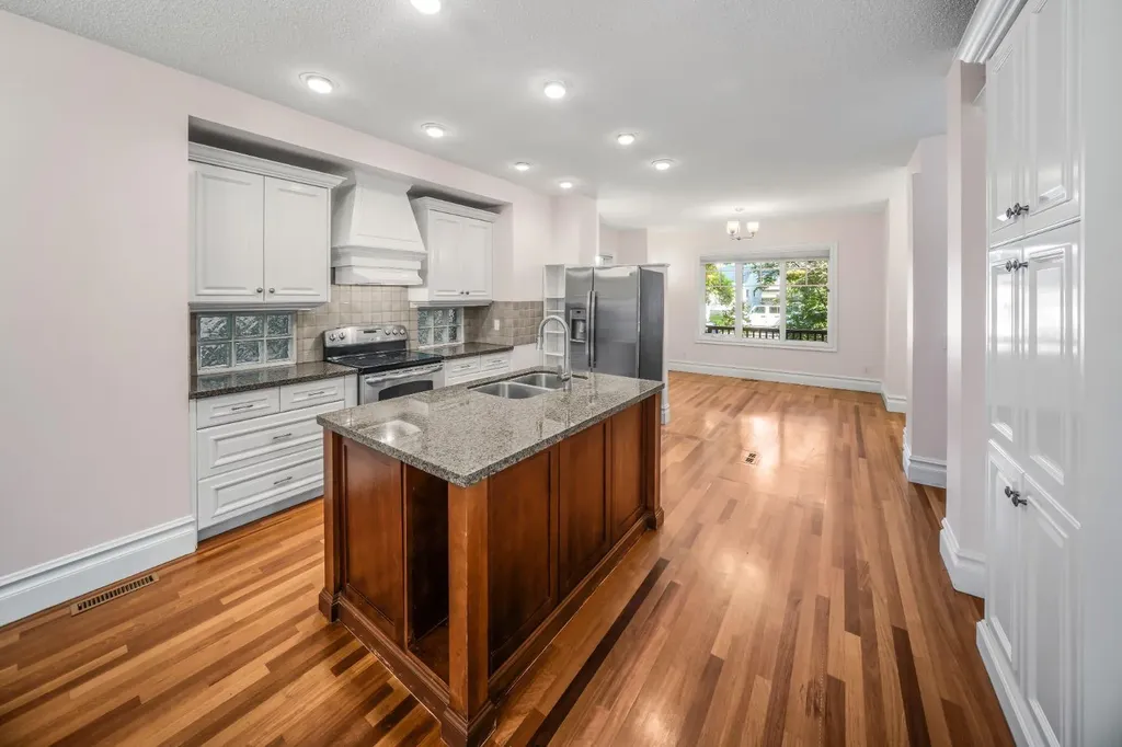 2530 3 Avenue NW Calgary AB T2N 0L3
