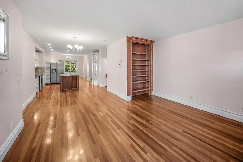 2530 3 Avenue NW Calgary AB T2N 0L3