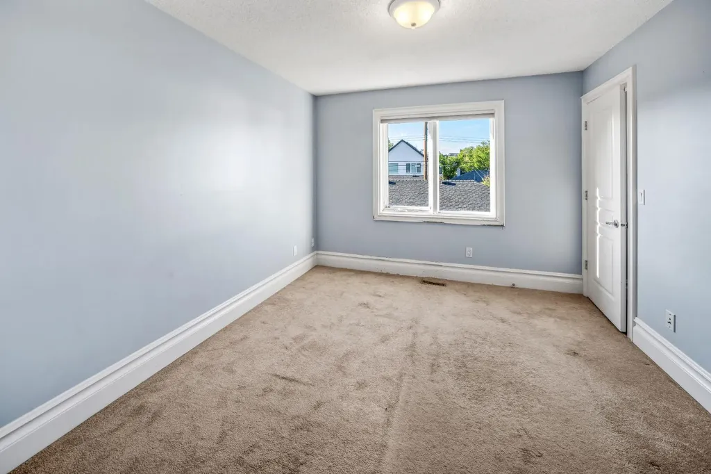 2530 3 Avenue NW Calgary AB T2N 0L3