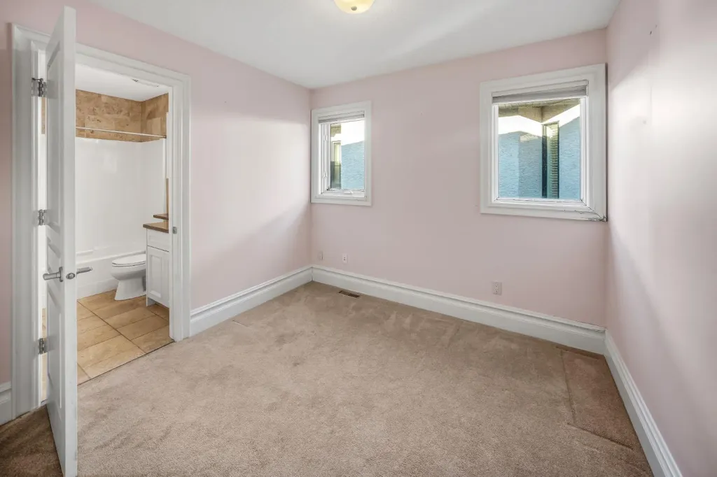 2530 3 Avenue NW Calgary AB T2N 0L3