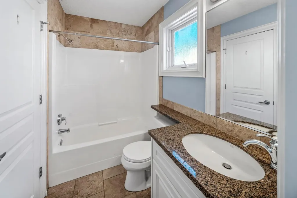 2530 3 Avenue NW Calgary AB T2N 0L3