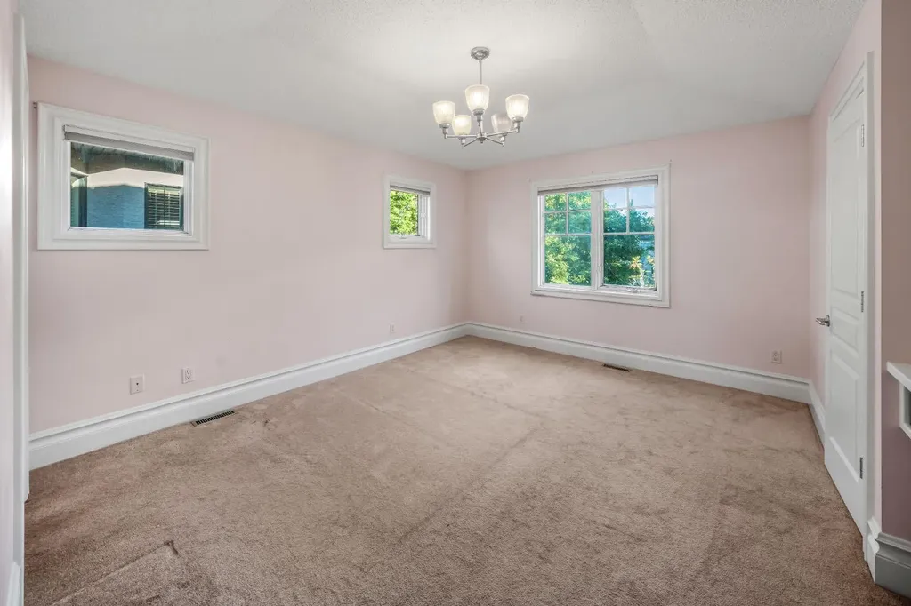 2530 3 Avenue NW Calgary AB T2N 0L3