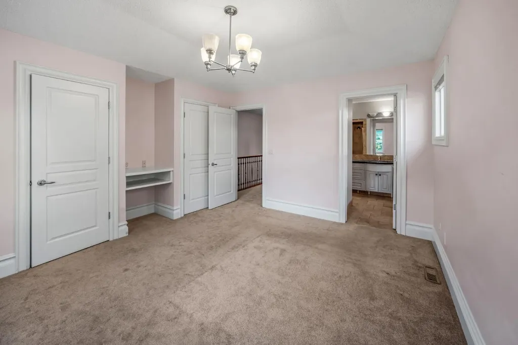 2530 3 Avenue NW Calgary AB T2N 0L3