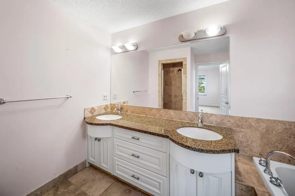 2530 3 Avenue NW Calgary AB T2N 0L3