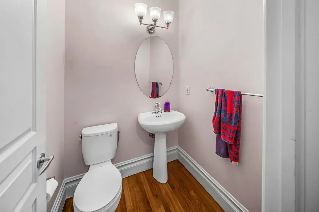 2530 3 Avenue NW Calgary AB T2N 0L3