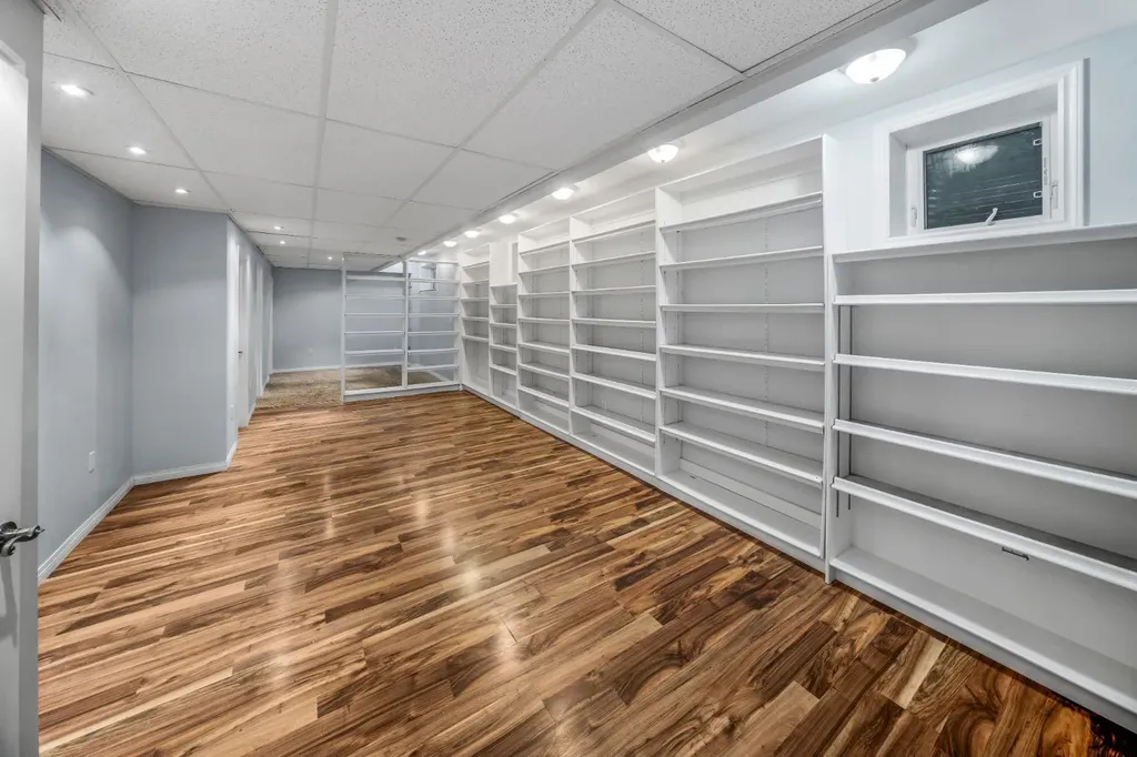 2530 3 Avenue NW Calgary AB T2N 0L3