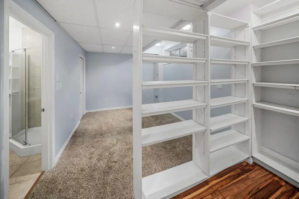 2530 3 Avenue NW Calgary AB T2N 0L3