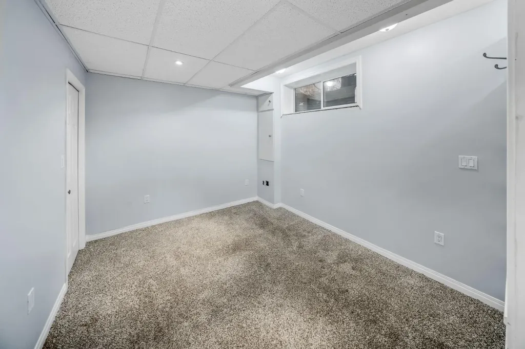 2530 3 Avenue NW Calgary AB T2N 0L3