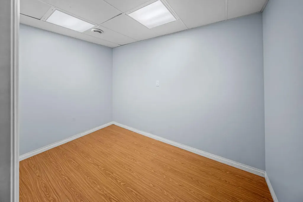 2530 3 Avenue NW Calgary AB T2N 0L3