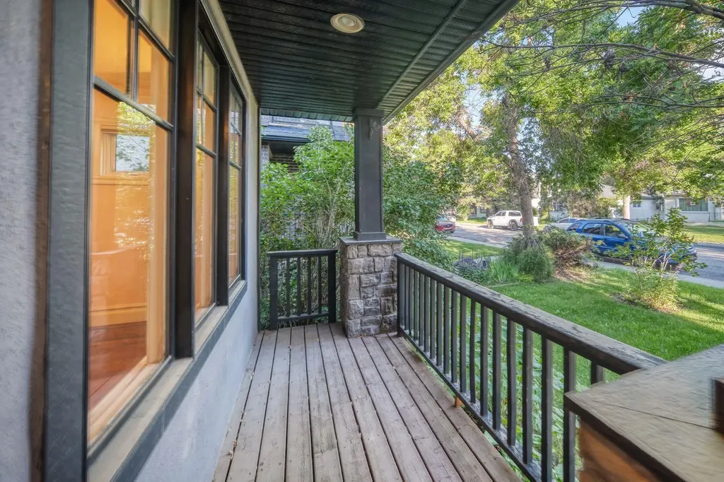 2530 3 Avenue NW Calgary AB T2N 0L3