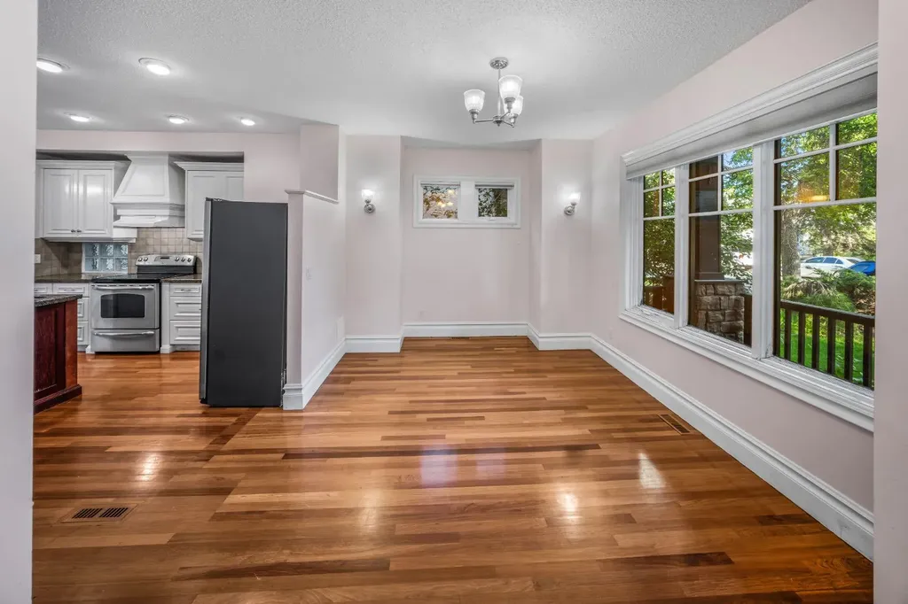 2530 3 Avenue NW Calgary AB T2N 0L3