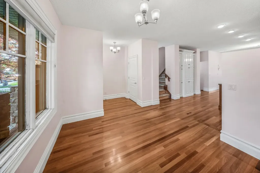 2530 3 Avenue NW Calgary AB T2N 0L3
