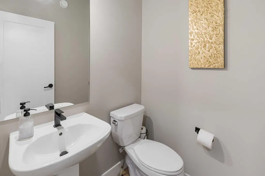 1595 Baywater Street SW Airdrie AB T4B 5K6