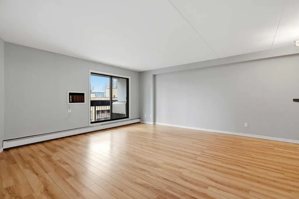 735 12 Avenue SW Calgary AB T2R 1J7
