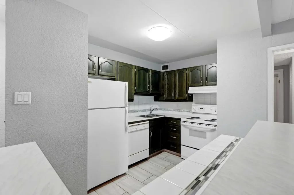 735 12 Avenue SW Calgary AB T2R 1J7