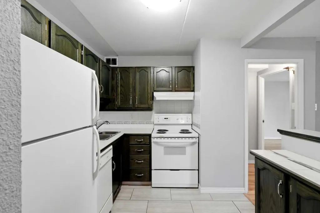 735 12 Avenue SW Calgary AB T2R 1J7
