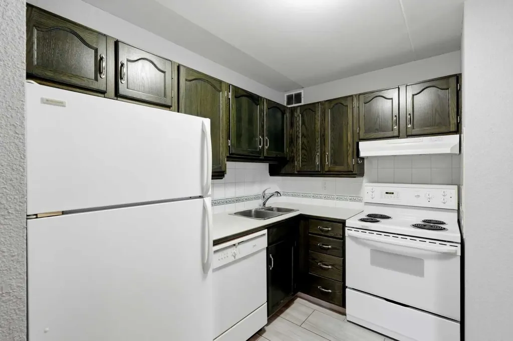 735 12 Avenue SW Calgary AB T2R 1J7