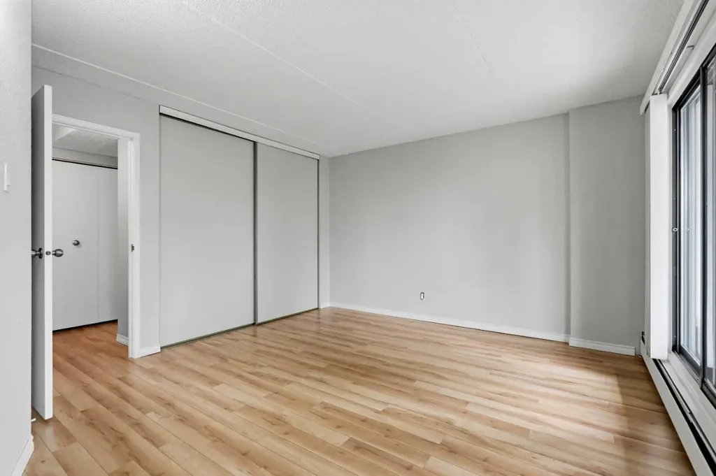 735 12 Avenue SW Calgary AB T2R 1J7