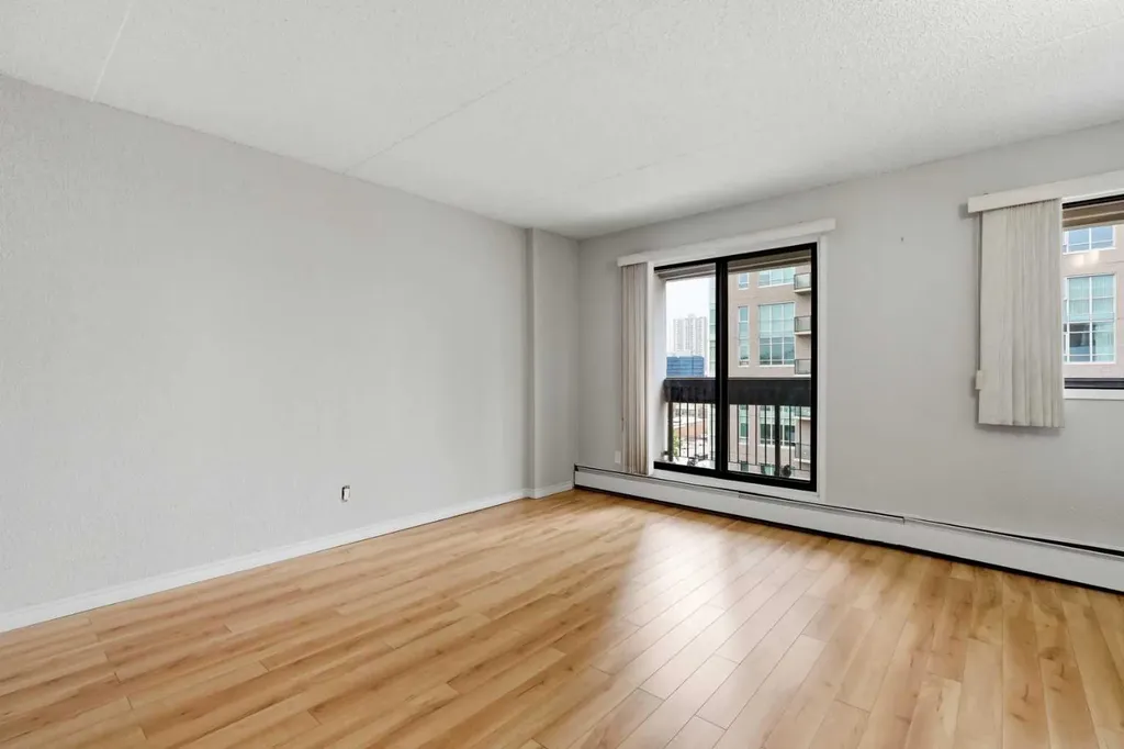 735 12 Avenue SW Calgary AB T2R 1J7