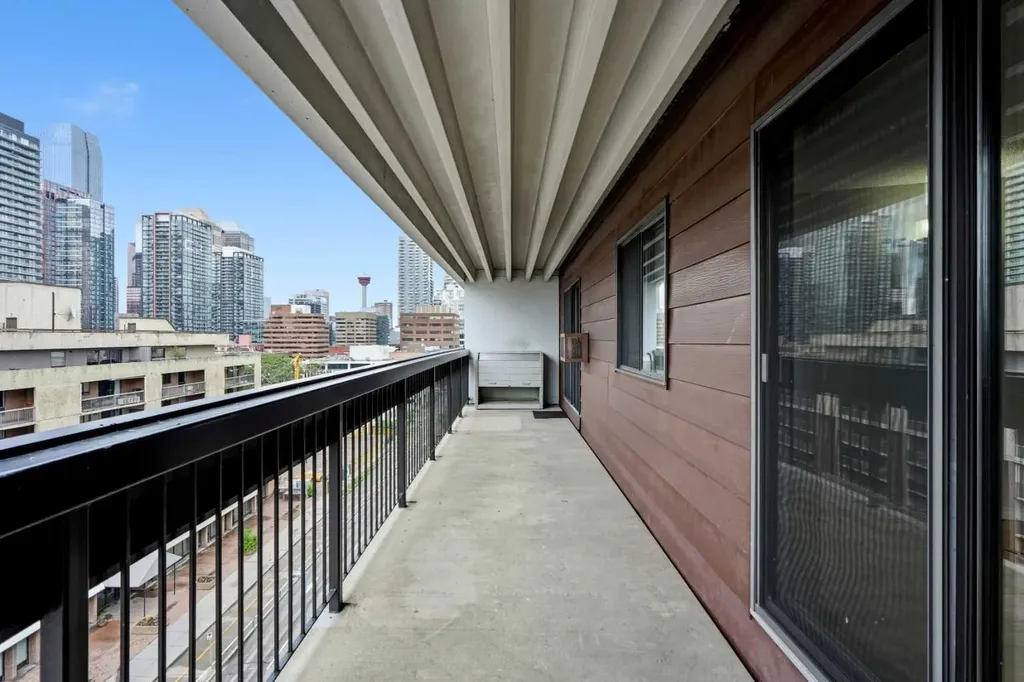 735 12 Avenue SW Calgary AB T2R 1J7