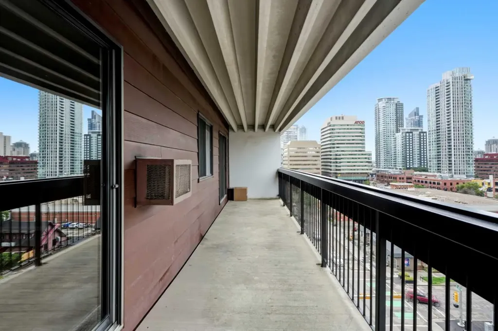 735 12 Avenue SW Calgary AB T2R 1J7