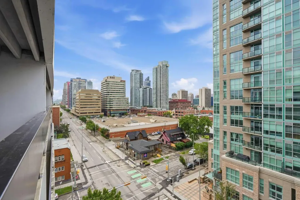 735 12 Avenue SW Calgary AB T2R 1J7