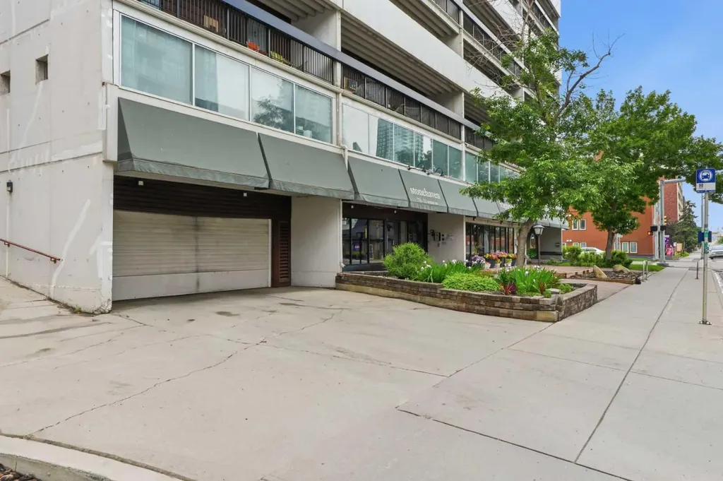 735 12 Avenue SW Calgary AB T2R 1J7